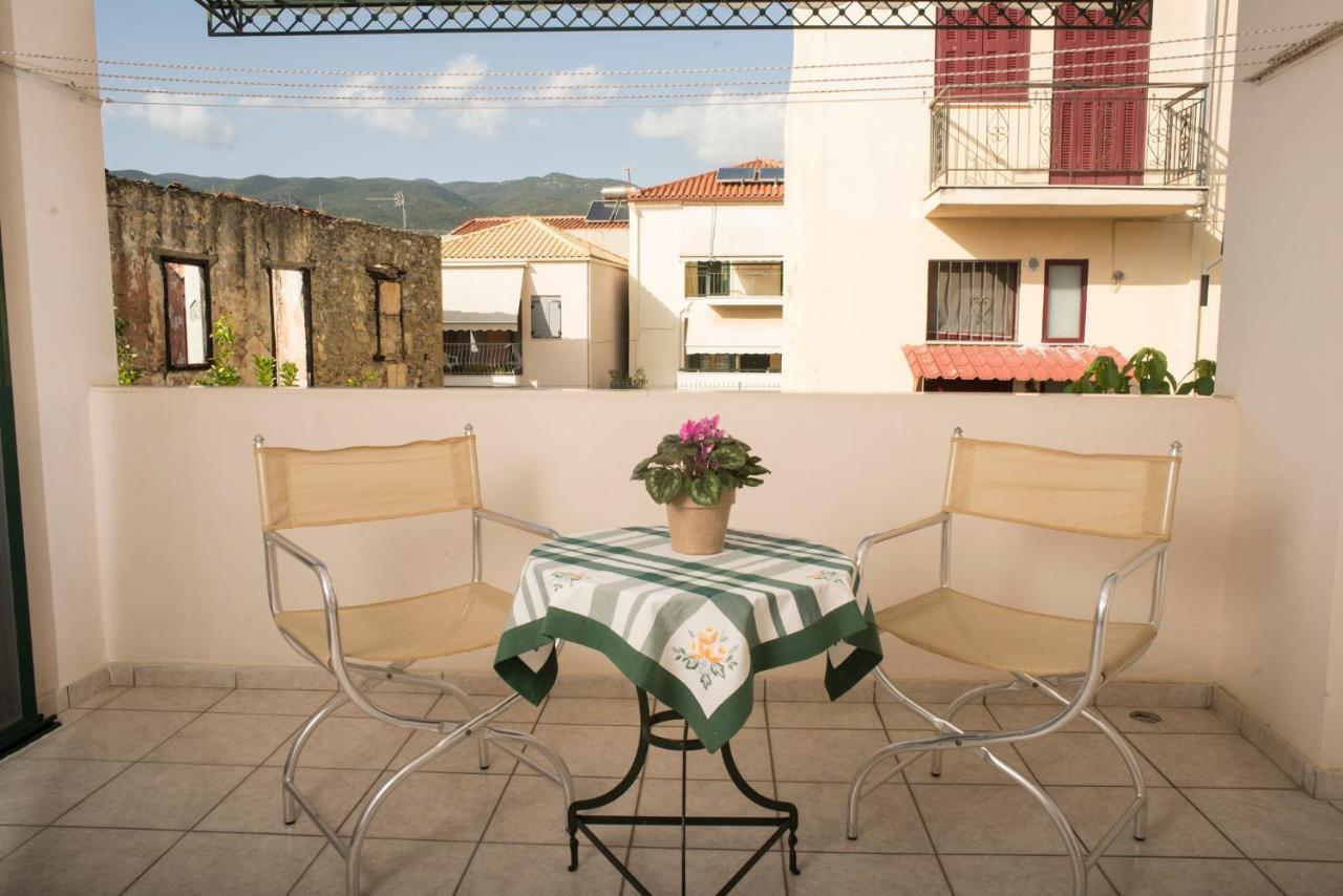 Maisonette With Garden In The Heart Of The Historical Kalamata Center Exterior foto